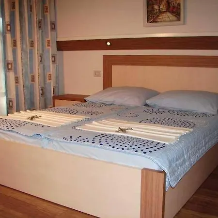 Apartment In With Sea View, Terrace, Air Conditioning, Wi-fi *